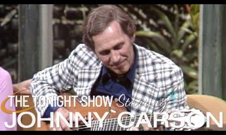 Chet Atkins’ Jaw-Dropping Guitar Performance on The Tonight Show Starring Johnny Carson
