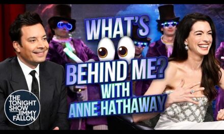 Anne Hathaway and Jimmy Fallon Play Hilarious “What’s Behind Me?” Game on The Tonight Show