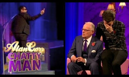 Jack Whitehall’s Dad Takes Over ‘Alan Carr: Chatty Man’ in Hilarious On-Stage Incident