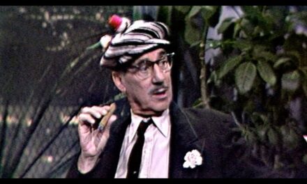 Groucho Marx Surprises Johnny Carson on The Tonight Show – A Legendary Comedy Moment