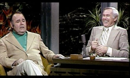 Jonathan Winters’ Hilarious Cat Glue Mishap on The Tonight Show Starring Johnny Carson