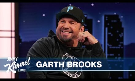 Garth Brooks Talks Thanksgiving, Christmas Traditions, and Music on “Jimmy Kimmel Live