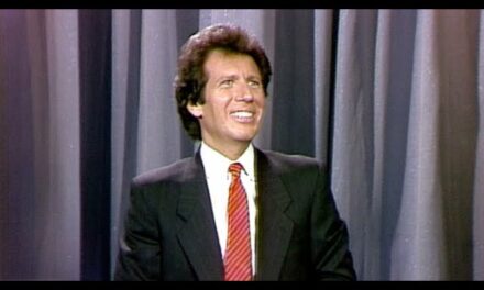 Garry Shandling Leaves Audience in Stitches with Hilarious Stand-Up on The Tonight Show